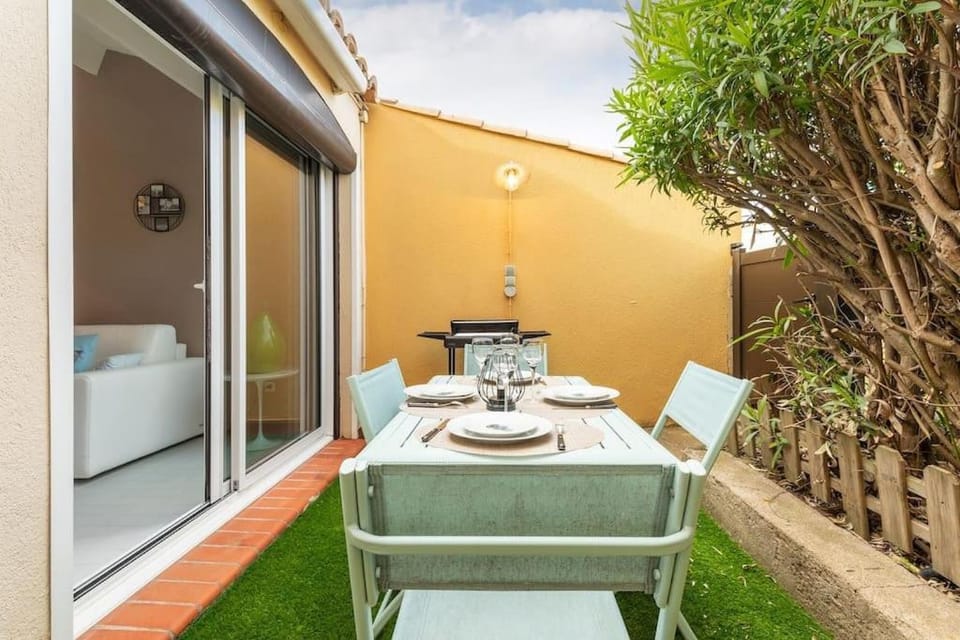 Patio, Garden, Dining area