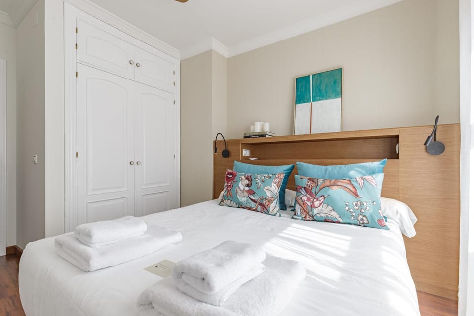 Bed, Photo of the whole room, Bedroom, towels, wardrobe