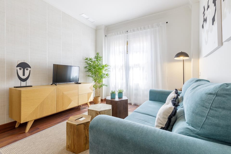 Communal lounge/ TV room, TV and multimedia, Living room, Seating area, Evening entertainment
