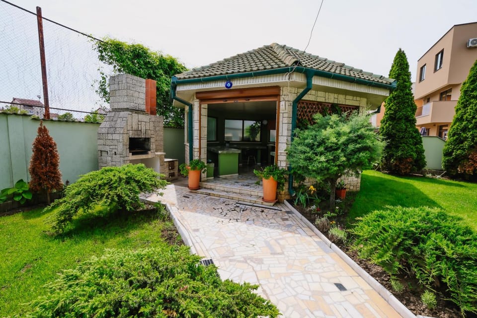 BBQ facilities, Kitchen or kitchenette