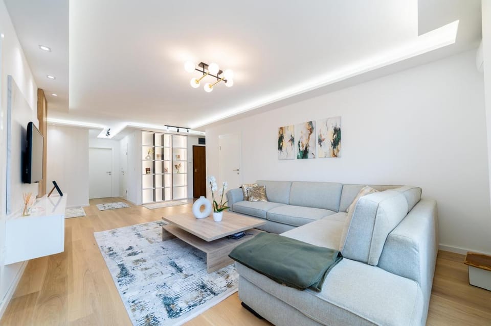 TV and multimedia, Living room, Decorative detail, Decorative detail, Seating area