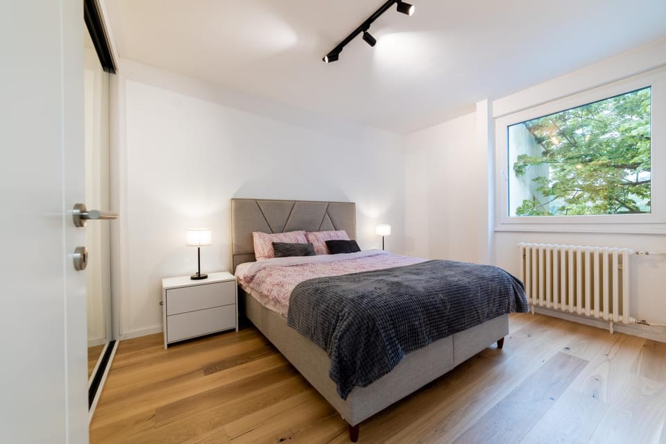 Bed, Photo of the whole room, Bedroom, internet