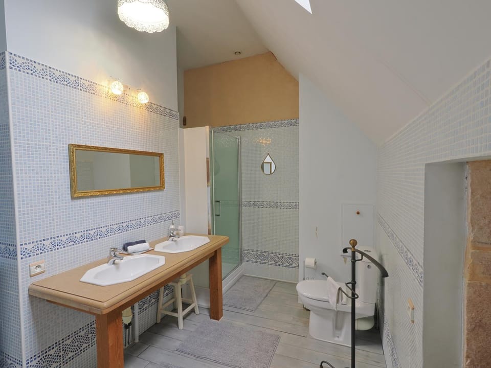 La Baudinière, Chambre "La Chélidoine", Bed and Breakfast in Bourgogne-Franche-Comté