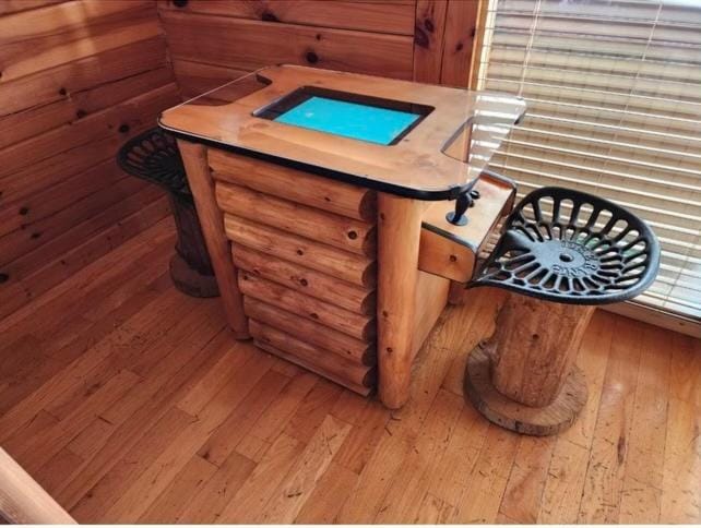 A Piece of Heaven is a Wonderful Dog-Friendly 2 Bedroom Cabin in Starr Crest Resort! Cabin in Sevier County