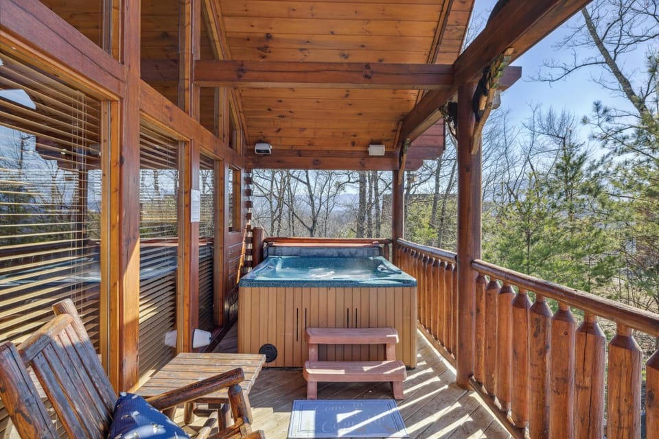 A Piece of Heaven is a Wonderful Dog-Friendly 2 Bedroom Cabin in Starr Crest Resort! Cabin in Sevier County