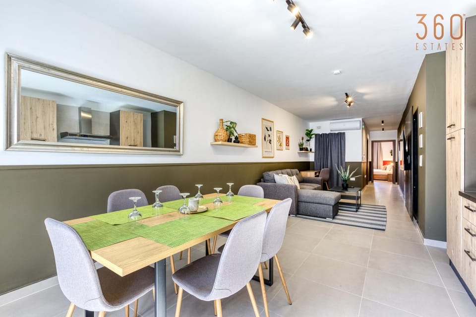 Communal lounge/ TV room, TV and multimedia, Kitchen or kitchenette, Living room, Seating area, Dining area, Evening entertainment, minibar, oven