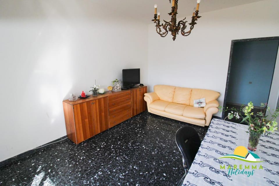 Communal lounge/ TV room, TV and multimedia, Living room, Seating area