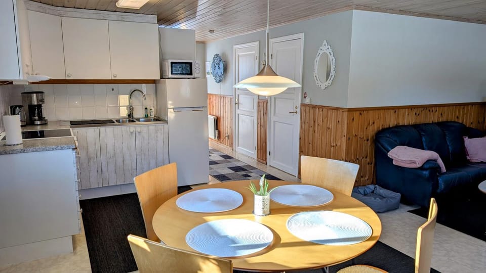Property building, Kitchen or kitchenette, Dining area, kitchen