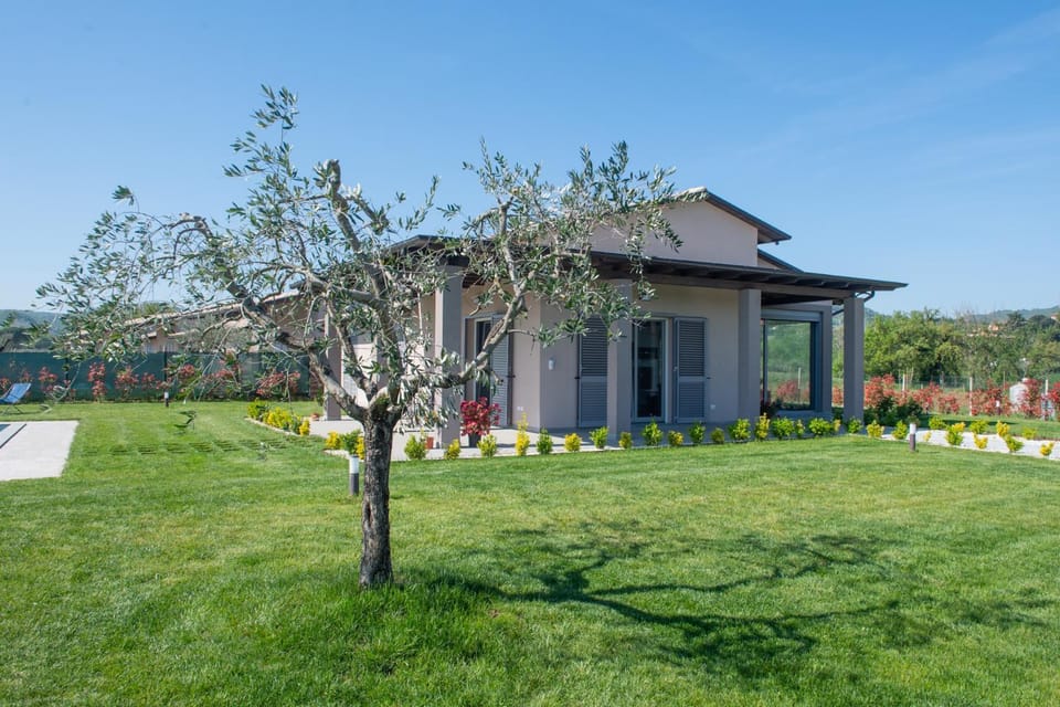 Property building, Day, Garden, Garden view
