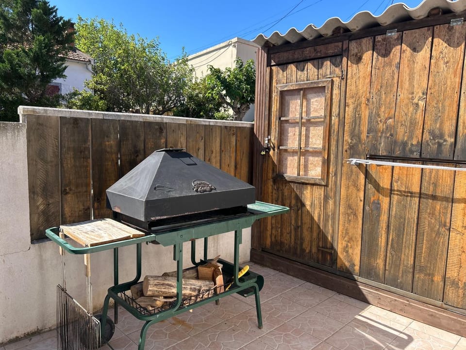 Patio, BBQ facilities, Garden