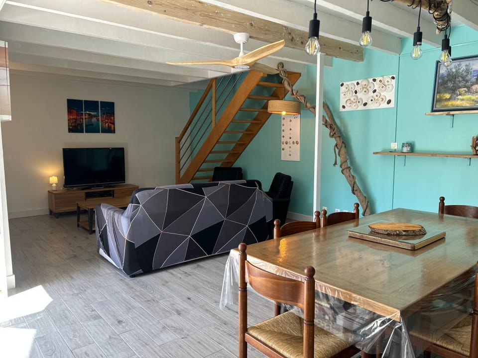 TV and multimedia, Living room, Dining area