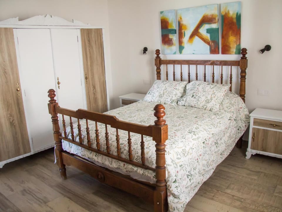 Bed, Photo of the whole room, Bedroom, wardrobe
