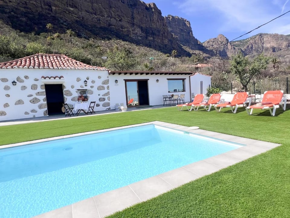 Garden, Garden view, Mountain view, Pool view, Swimming pool, sunbed
