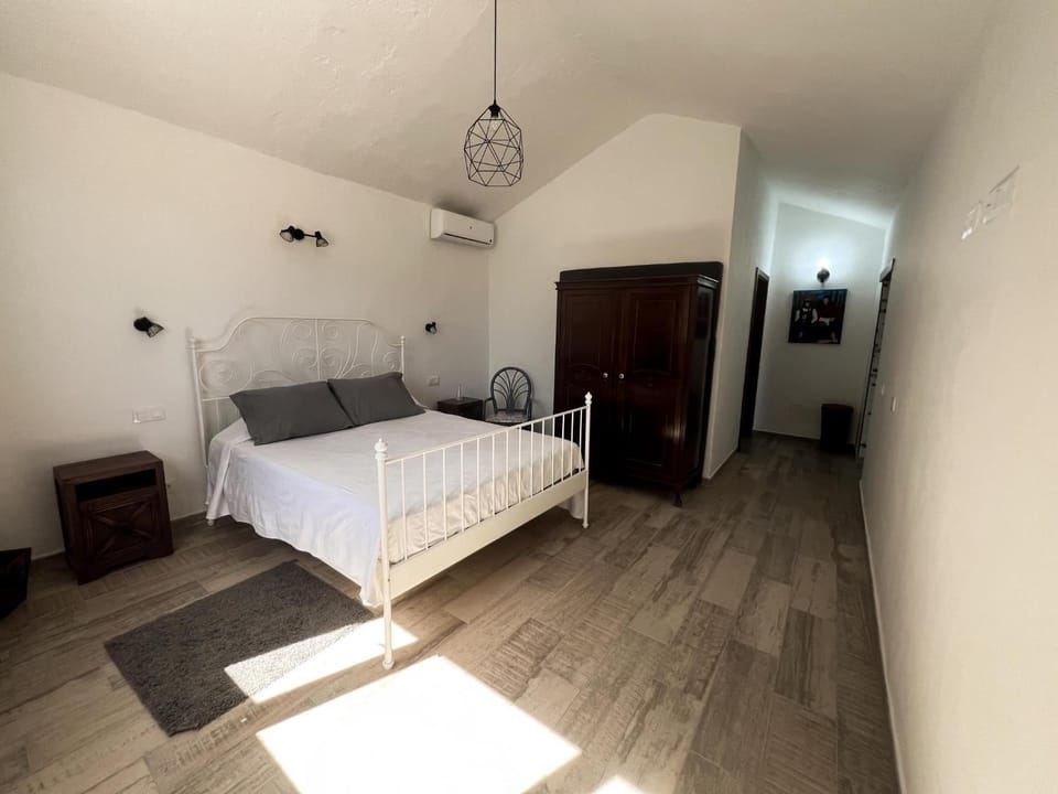 Bed, Photo of the whole room, Bedroom, wardrobe