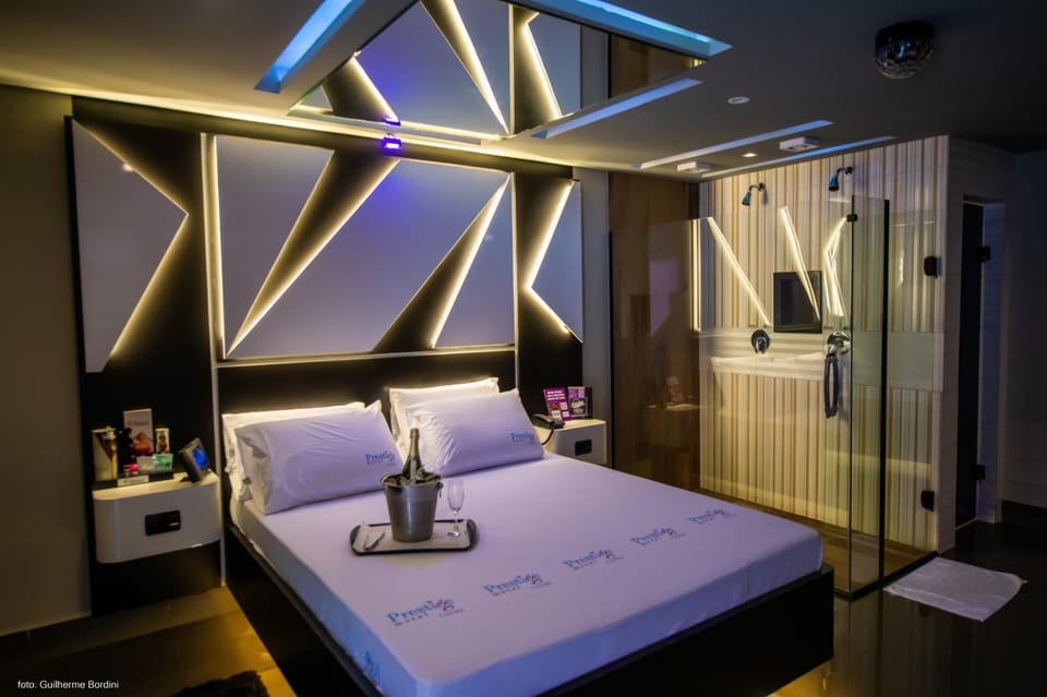 Bed, Bathroom, TV and multimedia, Photo of the whole room, Evening entertainment, Bedroom