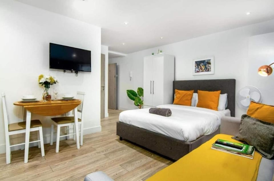 New Modern Studio in Bricklane Apartment in London Borough of Hackney