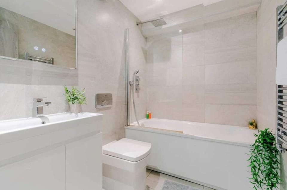 New Modern Studio in Bricklane Apartment in London Borough of Hackney