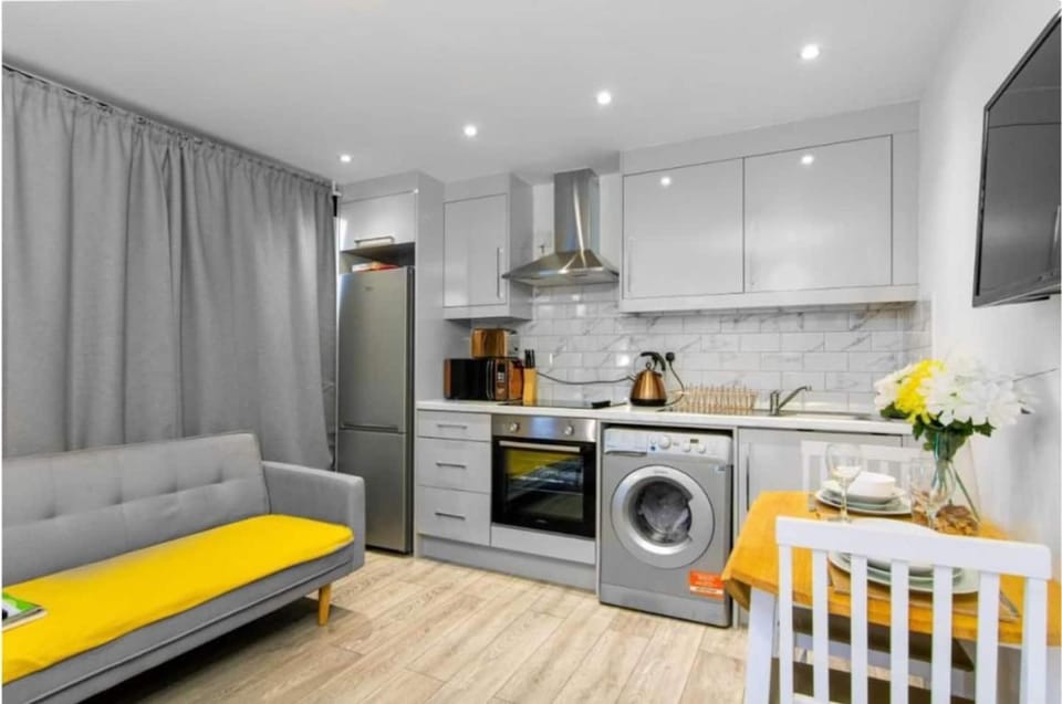 New Modern Studio in Bricklane Apartment in London Borough of Hackney