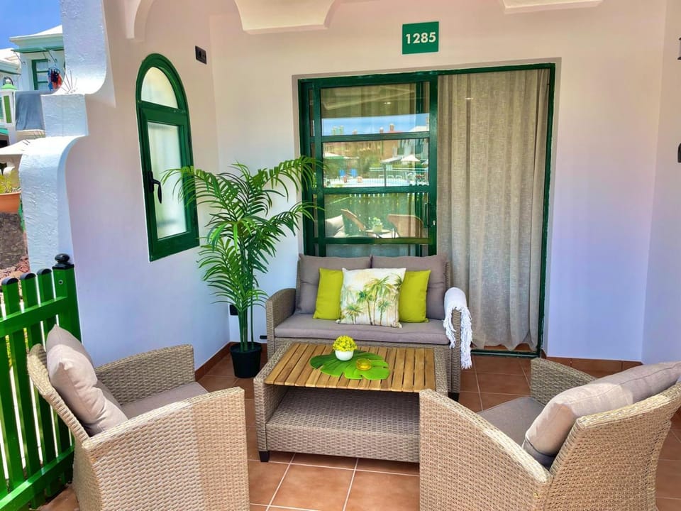 Patio, View (from property/room), Balcony/Terrace, Seating area, Dining area