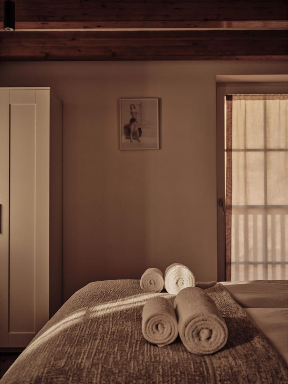 Bed, Photo of the whole room, Bedroom, towels