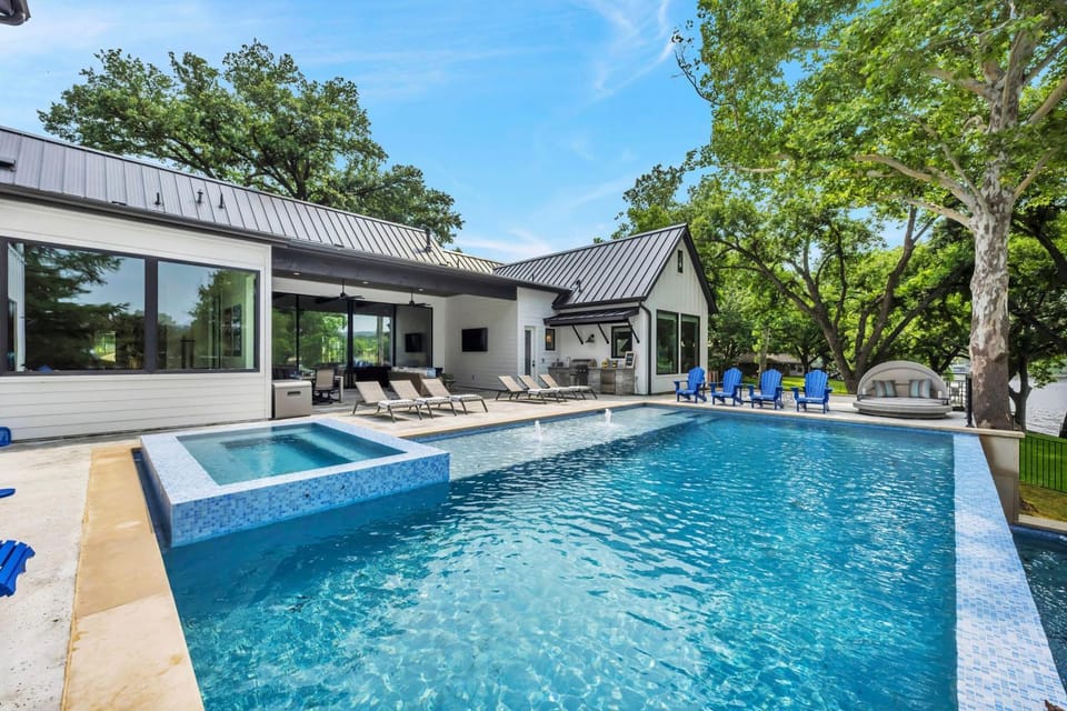 Property building, Hot Tub, Swimming pool