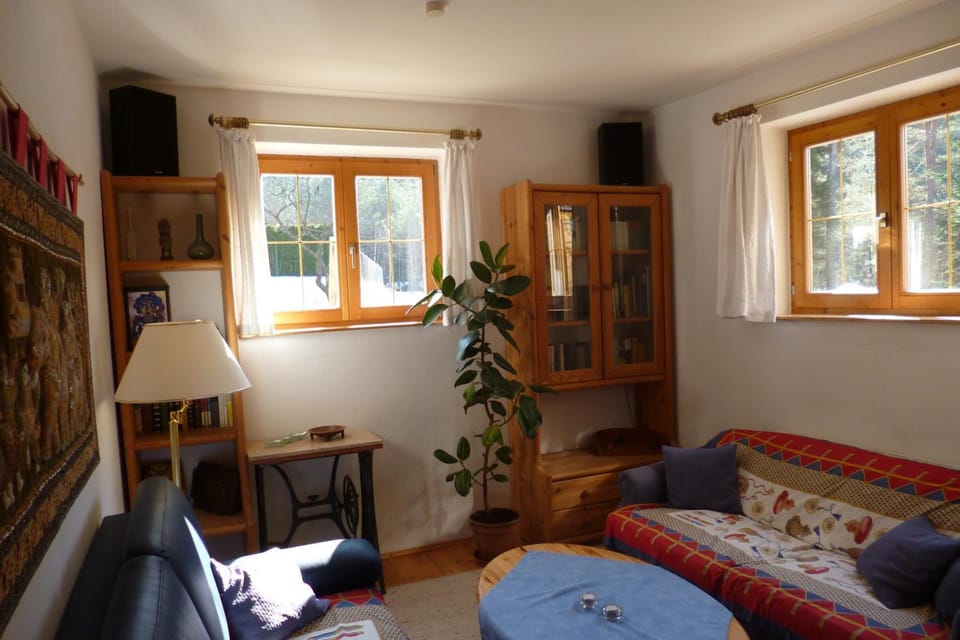 Living room, Photo of the whole room, Seating area, Bedroom, internet