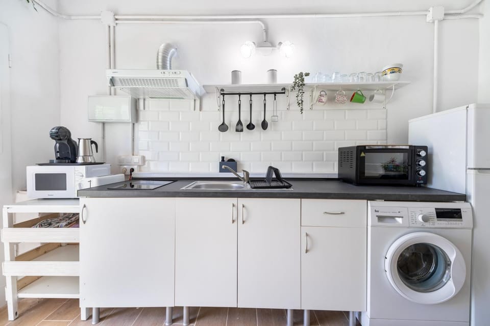 Kitchen or kitchenette, Living room
