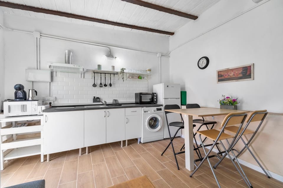 Kitchen or kitchenette, Living room