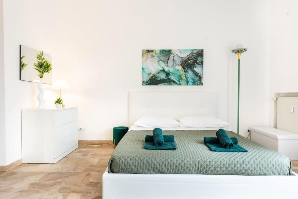 Bed, Living room, Photo of the whole room, Bedroom