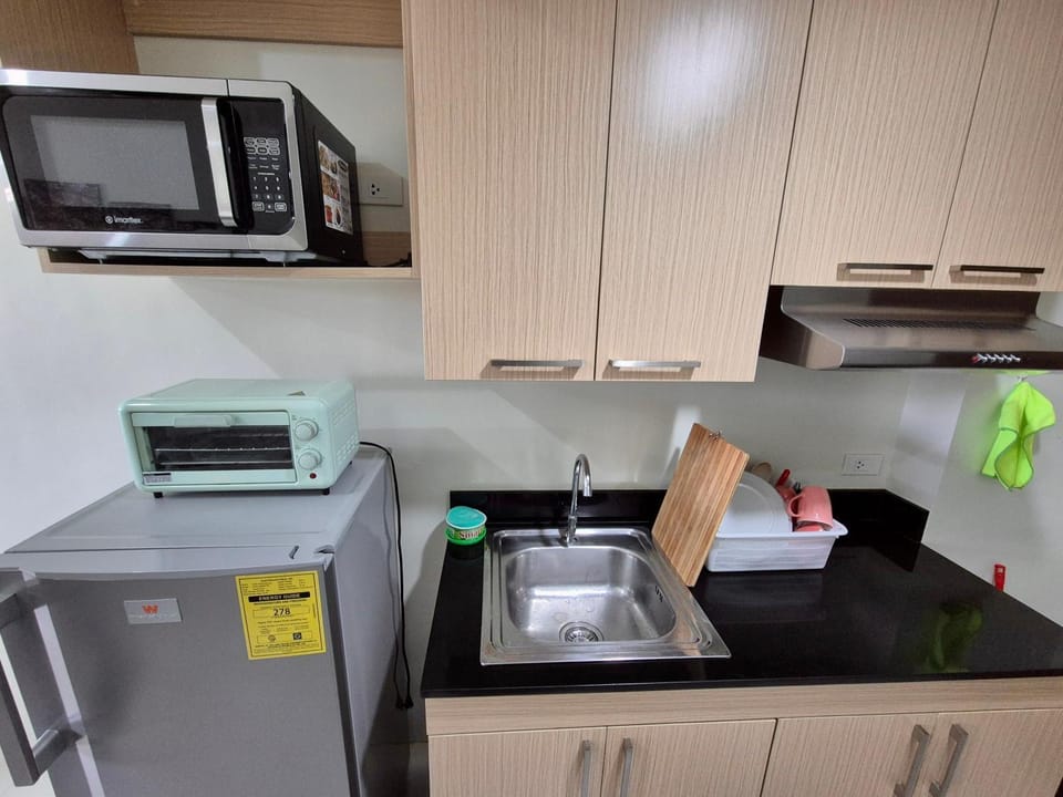 Kitchen or kitchenette, oven, pet friendly, stove, toaster
