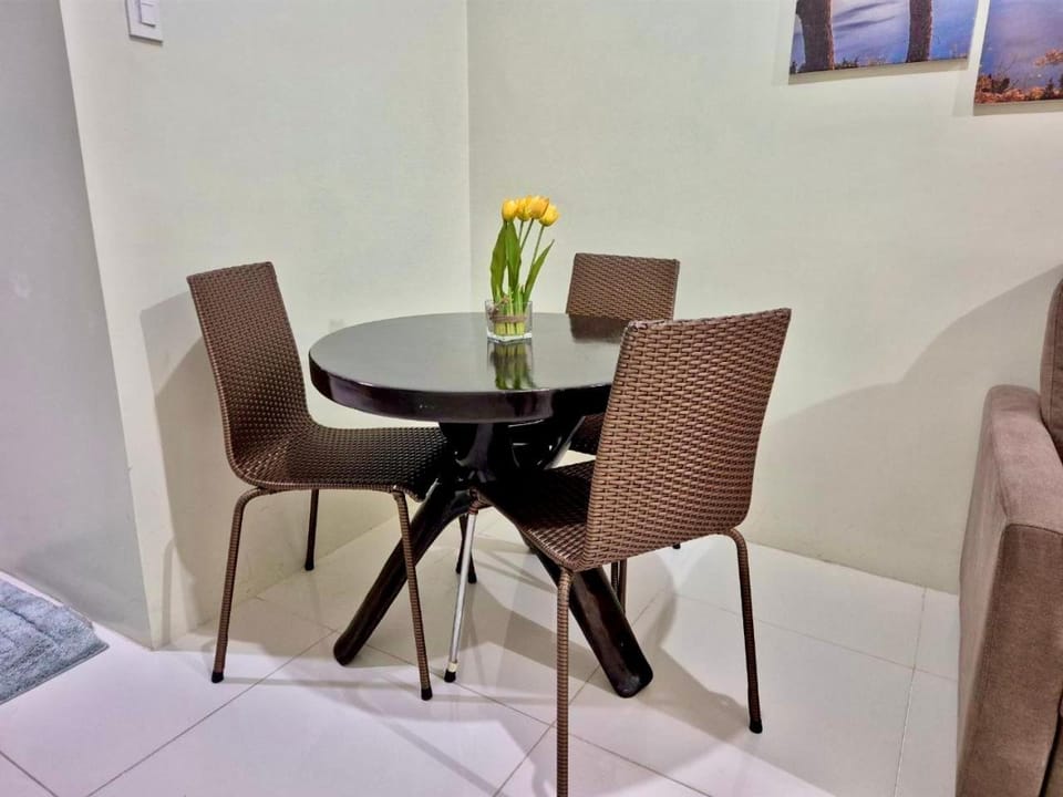 Seating area, Dining area