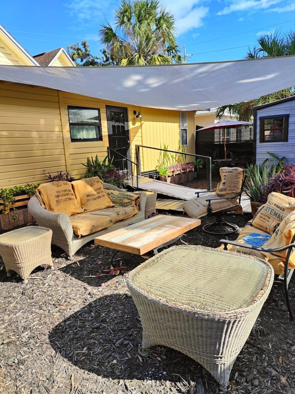 Palm Villa Hostel Bed and Breakfast in Tampa
