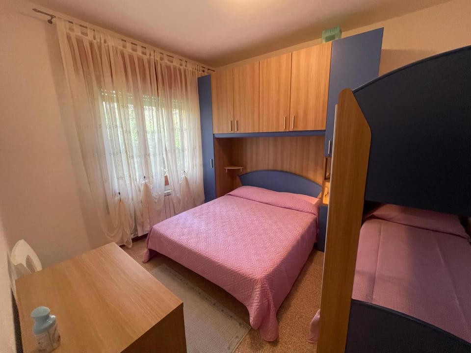 Bed, Photo of the whole room, bunk bed, wardrobe
