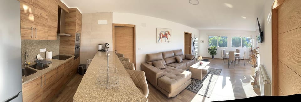 TV and multimedia, Kitchen or kitchenette, Living room, Dining area