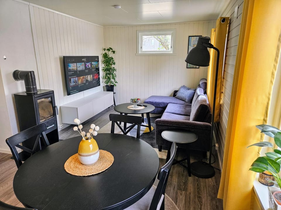 TV and multimedia, Living room, Seating area, Dining area, Evening entertainment