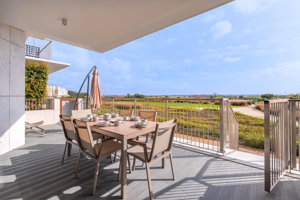 Natural landscape, View (from property/room), Balcony/Terrace, Dining area