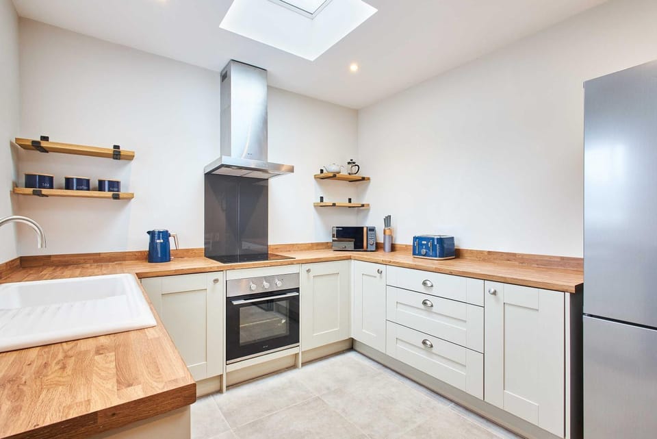 Kitchen or kitchenette, dishwasher, oven, stove