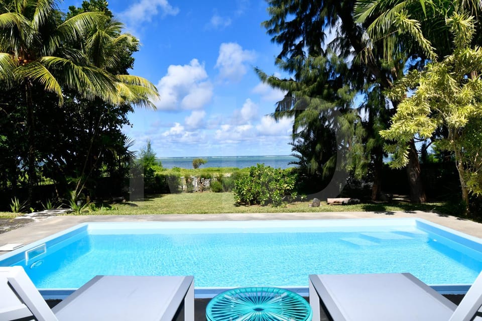 Sea view, Swimming pool, sunbed