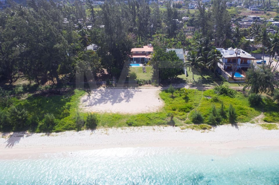 Property building, Bird's eye view, Beach