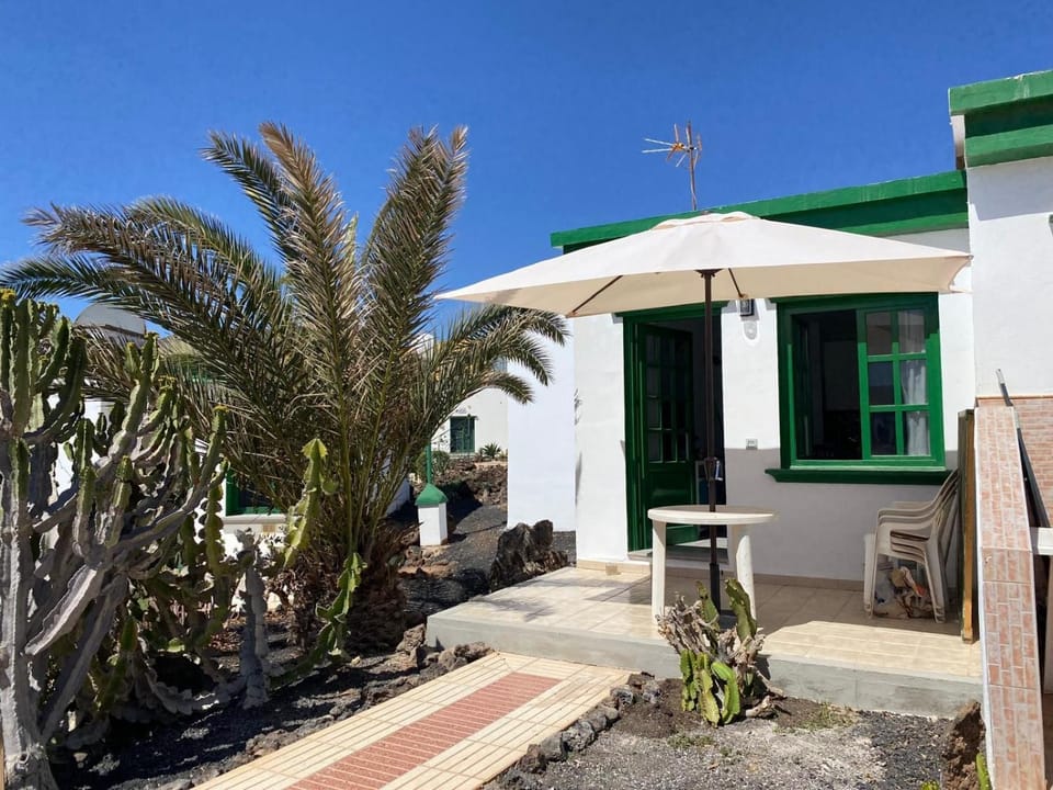 Property building, Patio, Garden
