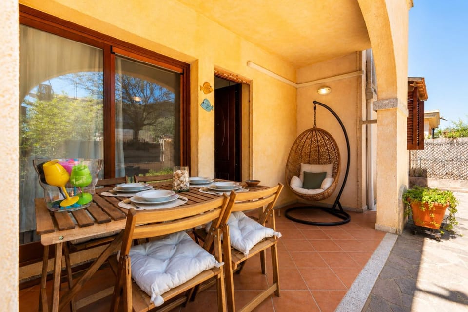 Patio, Balcony/Terrace, Seating area, Dining area, Garden view, Breakfast