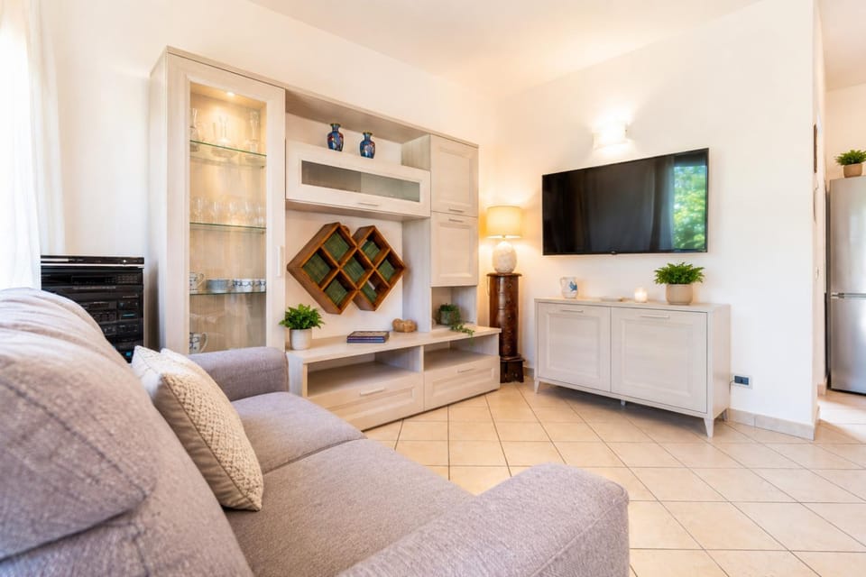 TV and multimedia, Living room, Seating area, Evening entertainment