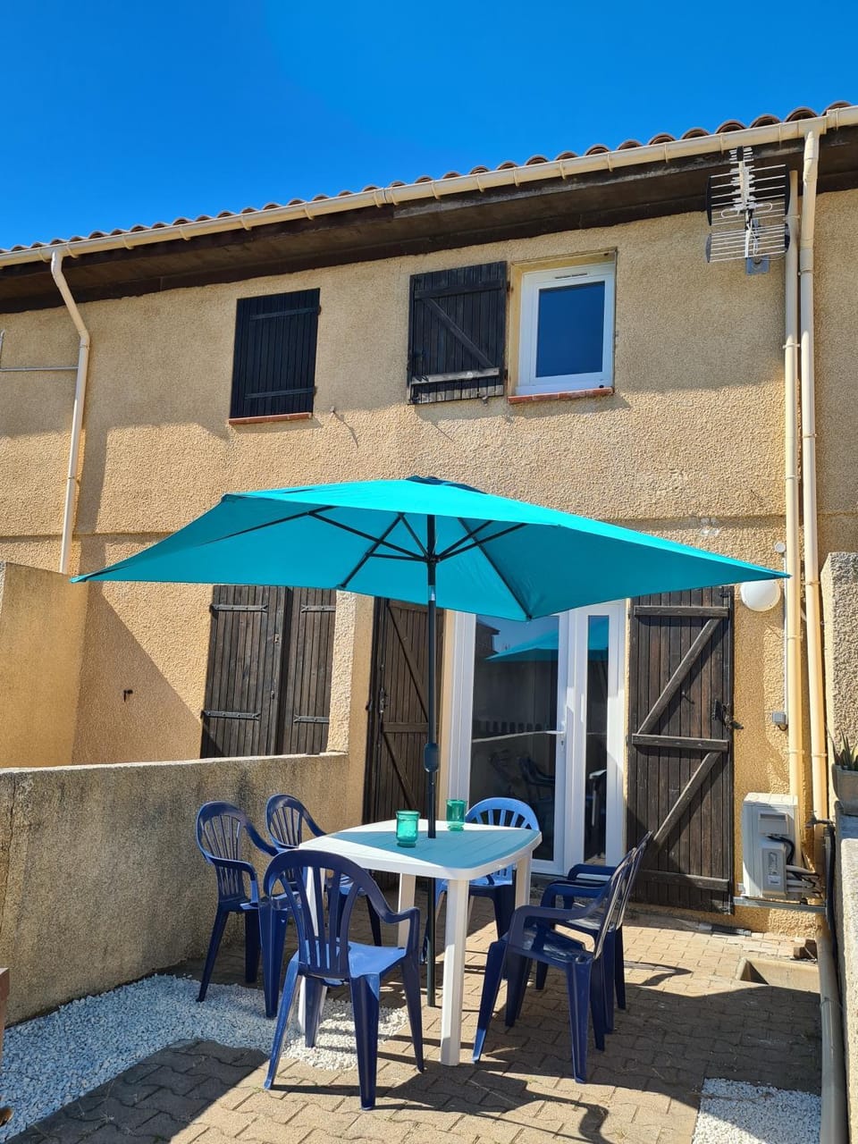 Property building, Patio, Balcony/Terrace, Balcony/Terrace, Dining area
