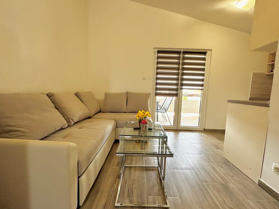 Kitchen or kitchenette, Living room, Seating area