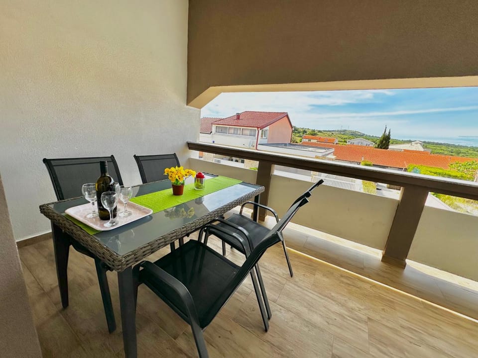 View (from property/room), Balcony/Terrace, Seating area, Dining area