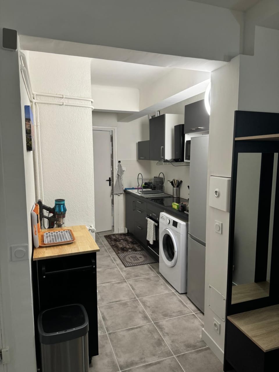 Kitchen or kitchenette, dishwasher, oven, stove