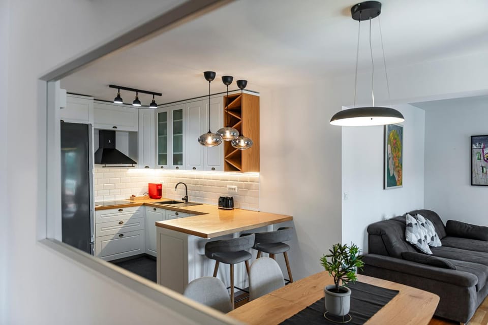 Kitchen or kitchenette, Seating area, Dining area
