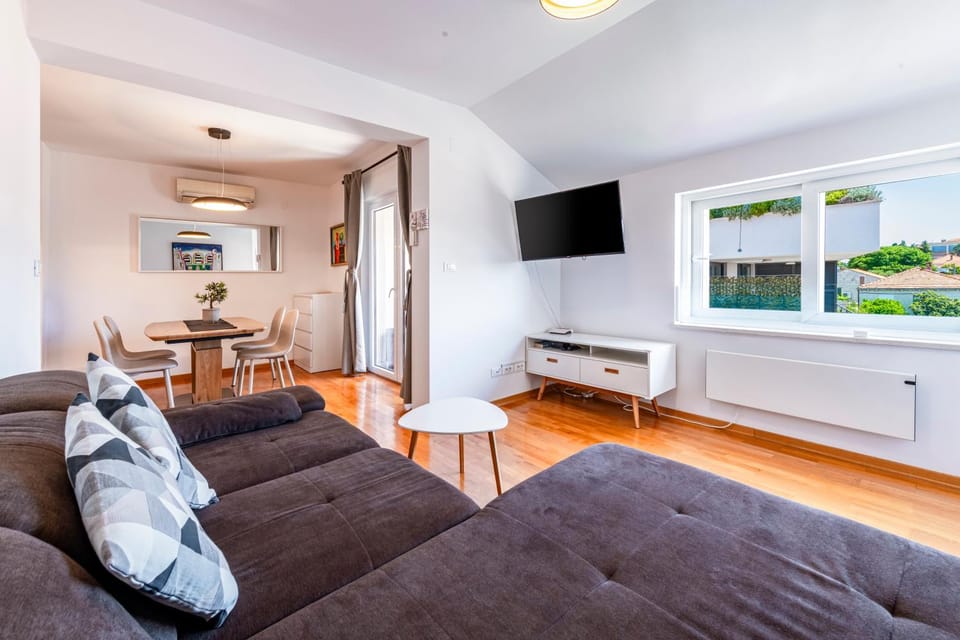Communal lounge/ TV room, TV and multimedia, Living room, Seating area