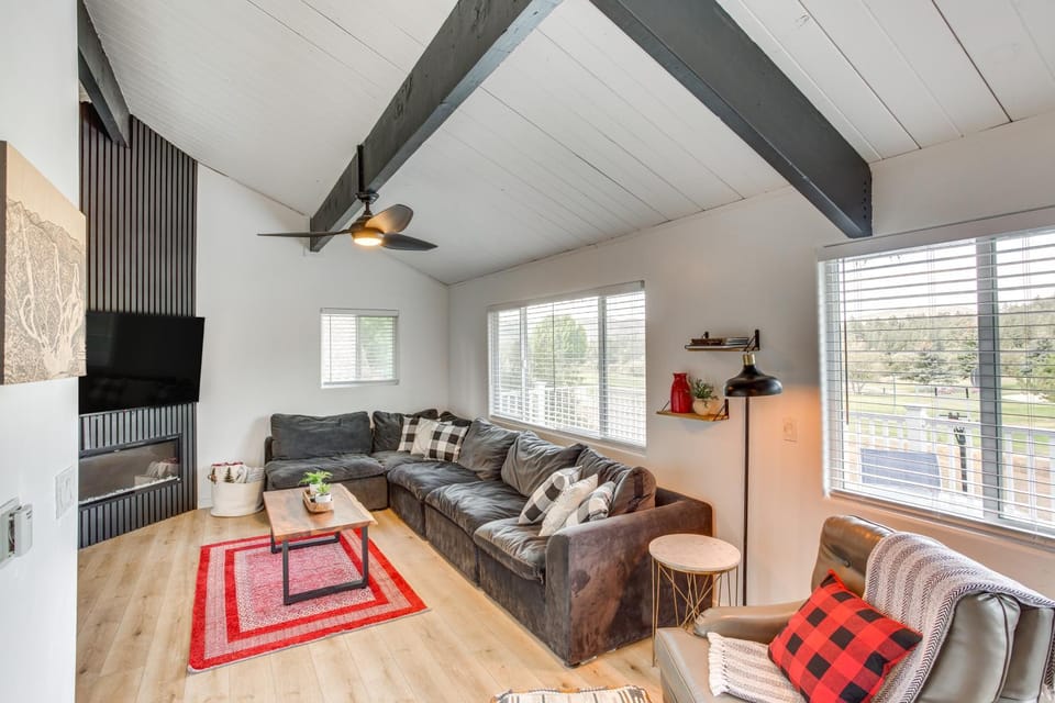 Walk to Slopes: Gem w/ Hot Tub in Big Bear Lake House in Big Bear