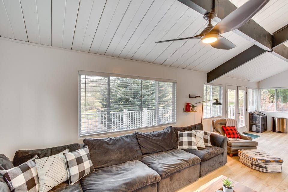 Walk to Slopes: Gem w/ Hot Tub in Big Bear Lake House in Big Bear